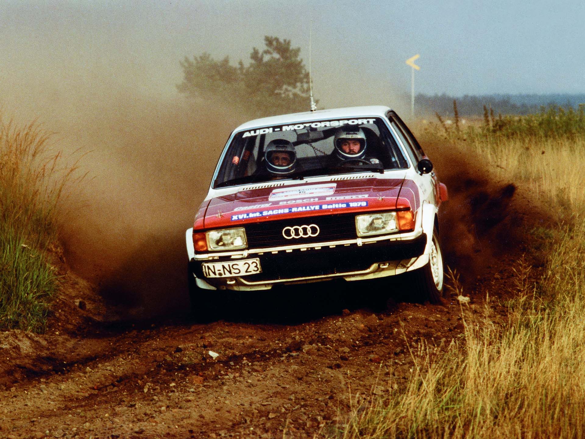 Das Foto zeigt den Audi 80 von Harald Demuth und Arwed Fischer in Deutschland im Jahr 1979.