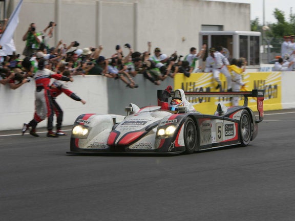 A picture showing the victory of the Audi R8 at Le Mans in 2004.