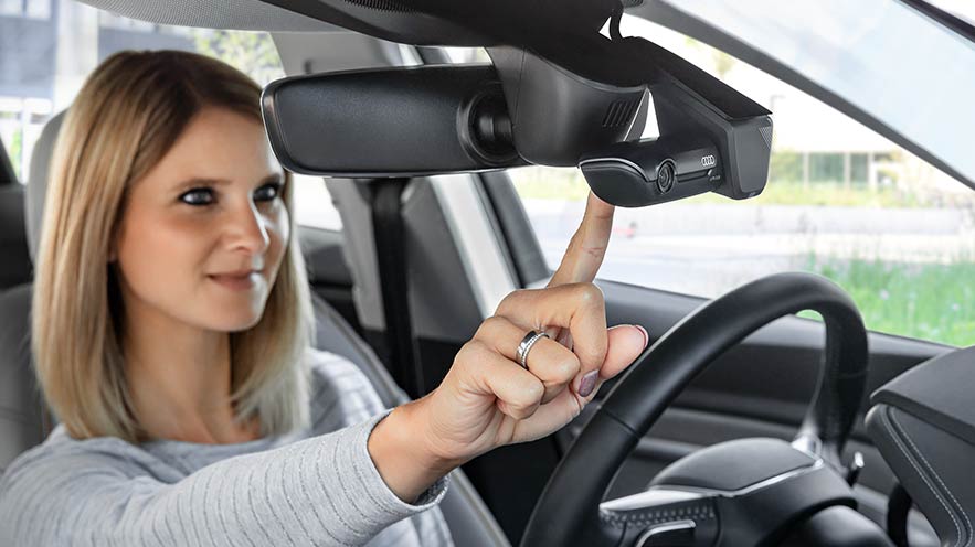 アクセサリー Audi UTR Audi ユニバーサルトラフィックレコーダー > 新商品 > 純正