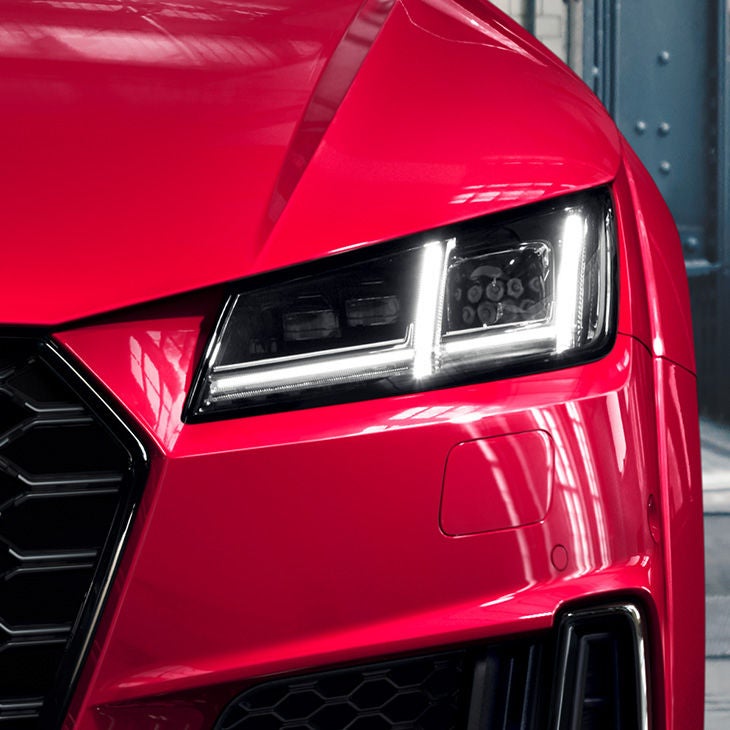 Front view of the Audi TTS Coupé including Audi Matrix LED headlights 