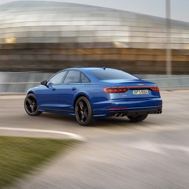 Side rear view Audi S8