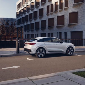 Un Audi Q5 Sportback e-hybrid híbrido enchufable.  