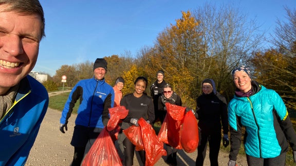 Läufer_innen und Sammler_innen: Die Plogger_innen befreien beliebte Laufstrecken von Müll. 