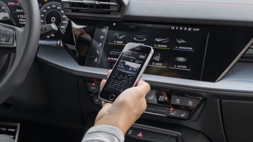 Audi ユニバーサルトラフィックレコーダー > 新商品 > 純正