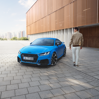 Foto de un Audi TT RS Coupé visto desde la parte delantera. 