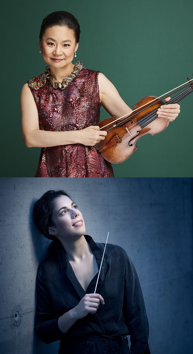 Zwei Frauen in Porträts nebeneinander: links mit Geige vor grünem Hintergrund, rechts mit Taktstock vor Betonwand.