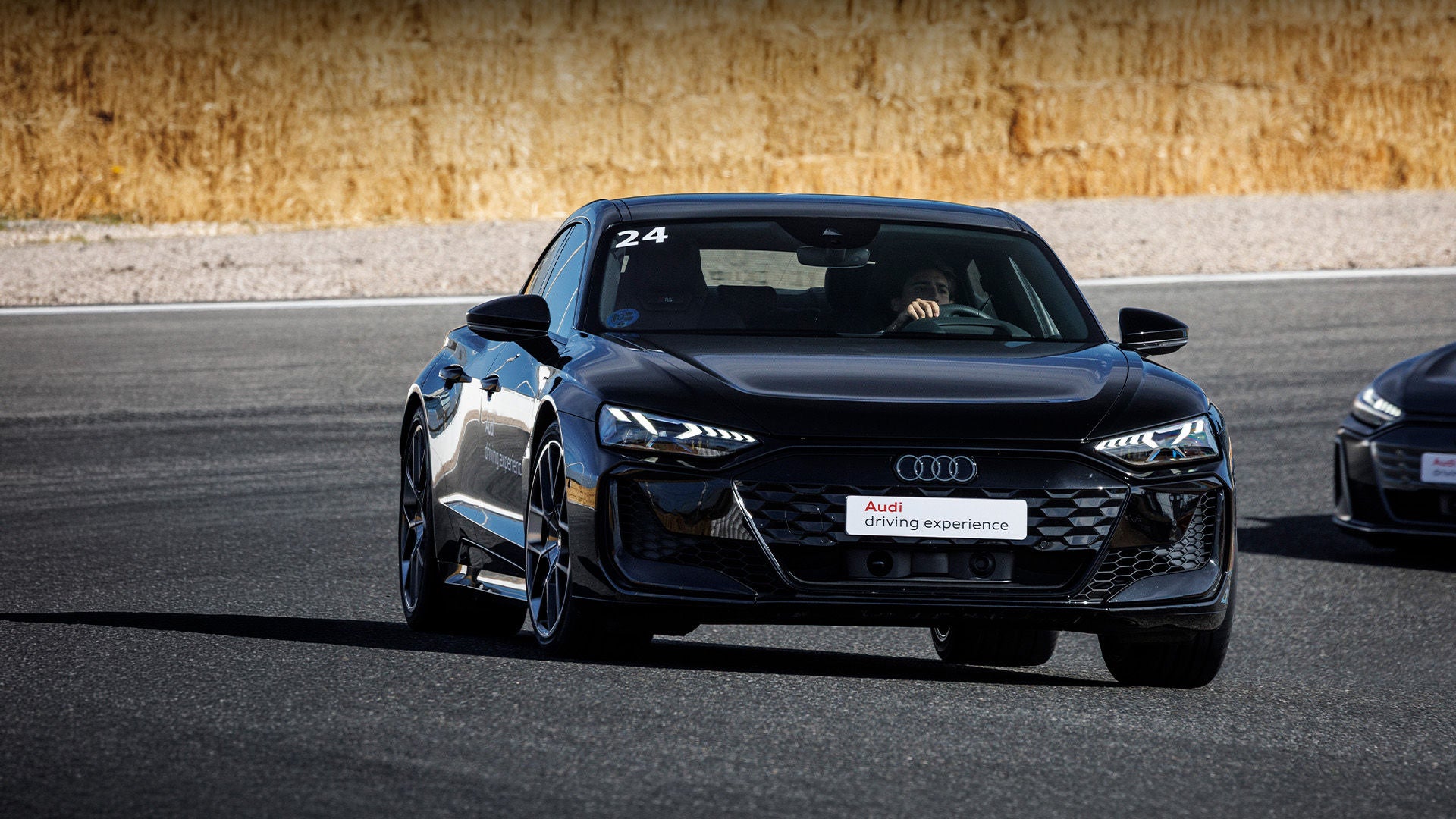 Un modelo Audi Sport de Audi performance driving experience.