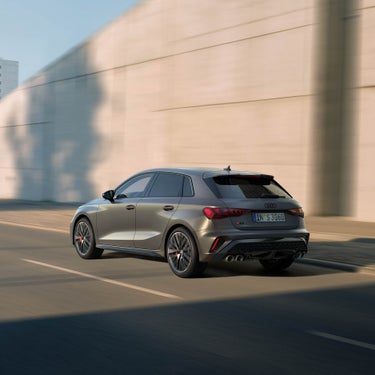 Audi S3 Sportback vista posteriore dinamica