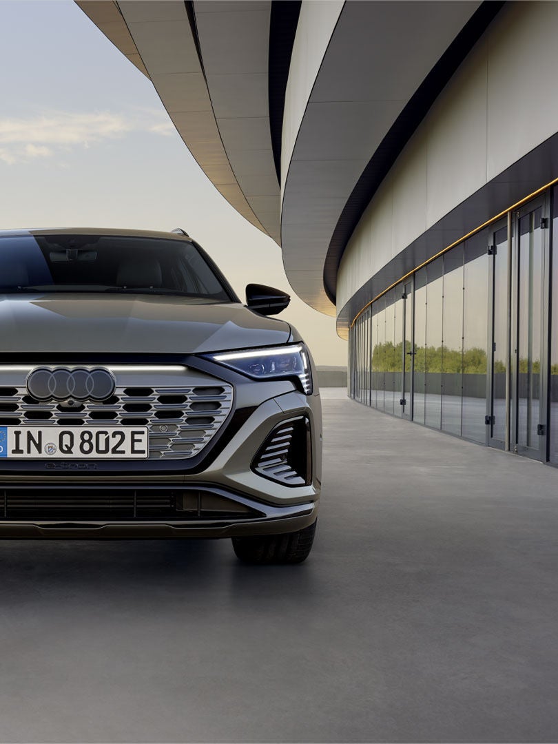 Audi Q8 e-tron > アウディジャパン