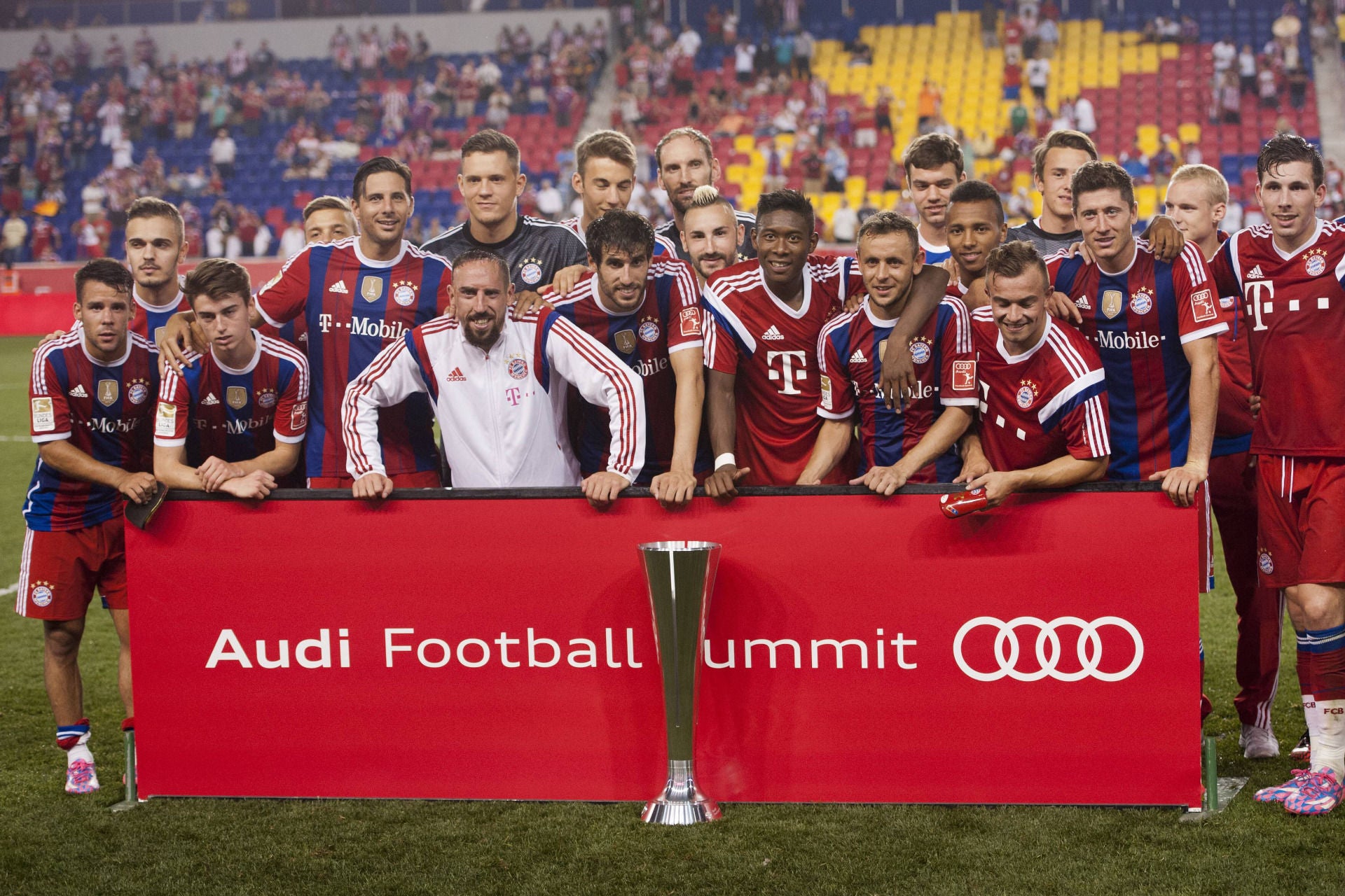 Team-Foto von der ersten Audi Summer Tour in 2014