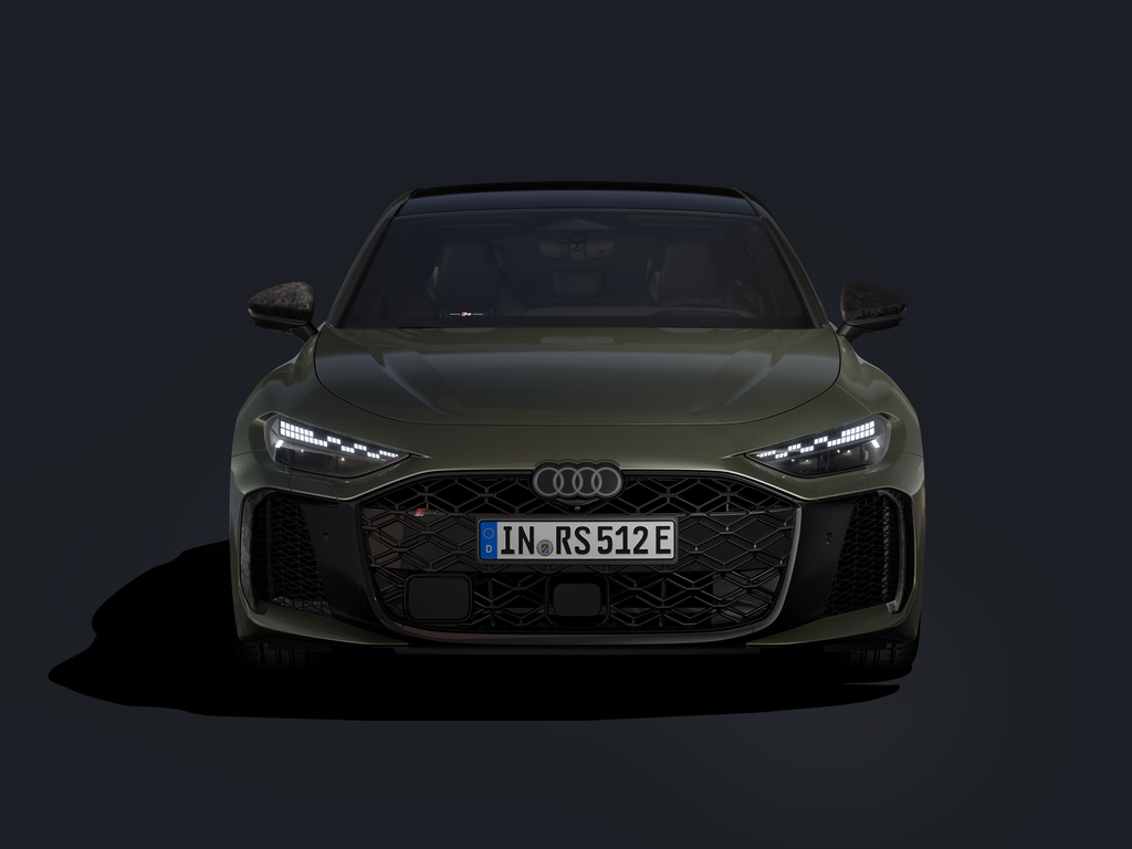 Die RS 5 Limousine von vorn auf dunklem Hintergrund.