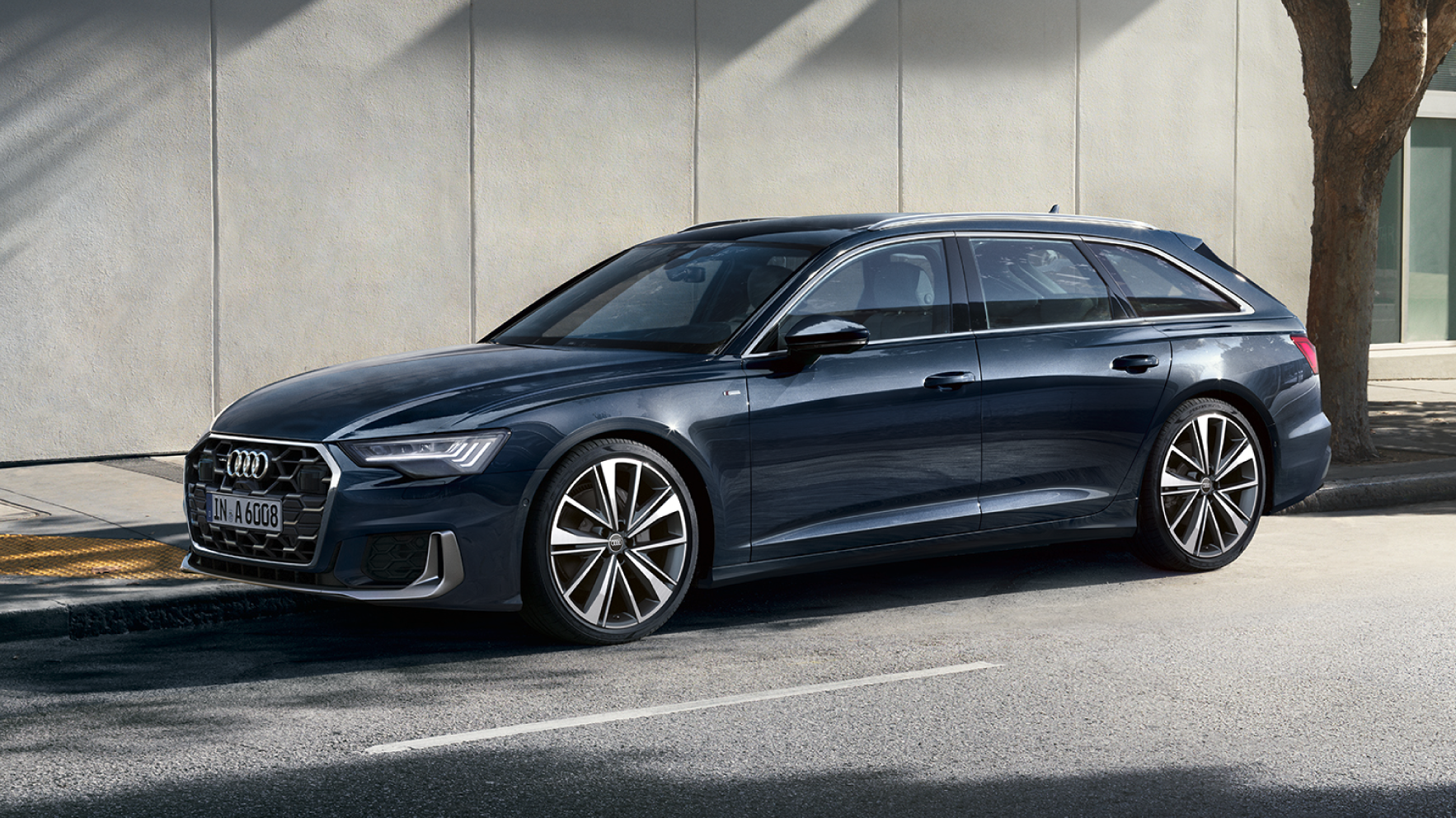 Discover the advantages of Audi connect. Audi digital services bring more comfort and safety into your everyday life.