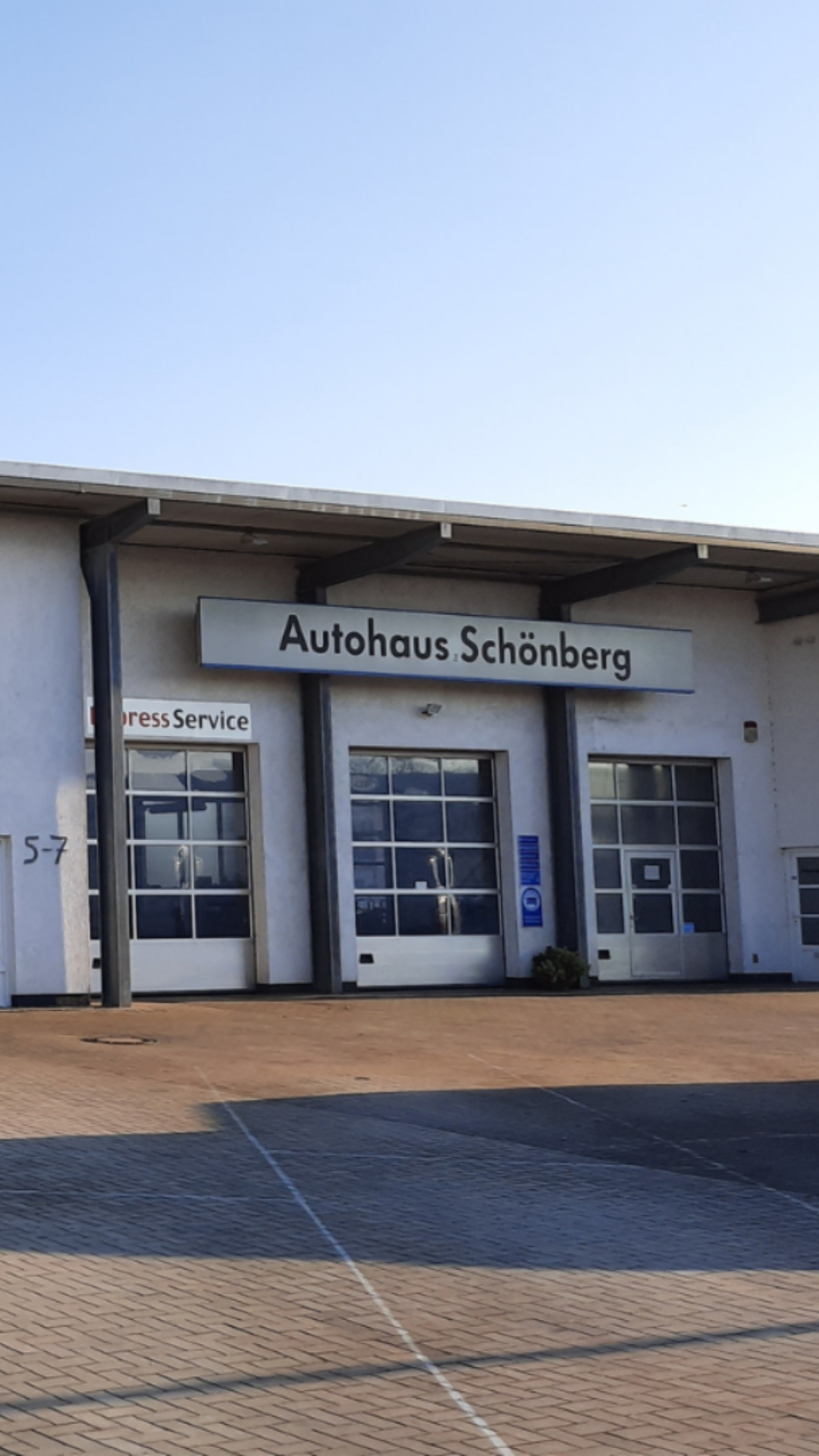 Außenansicht Autohaus in Schönberg GmbH