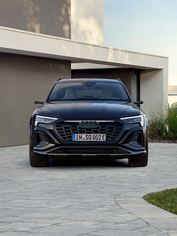 Front view Audi SQ8 e-tron
