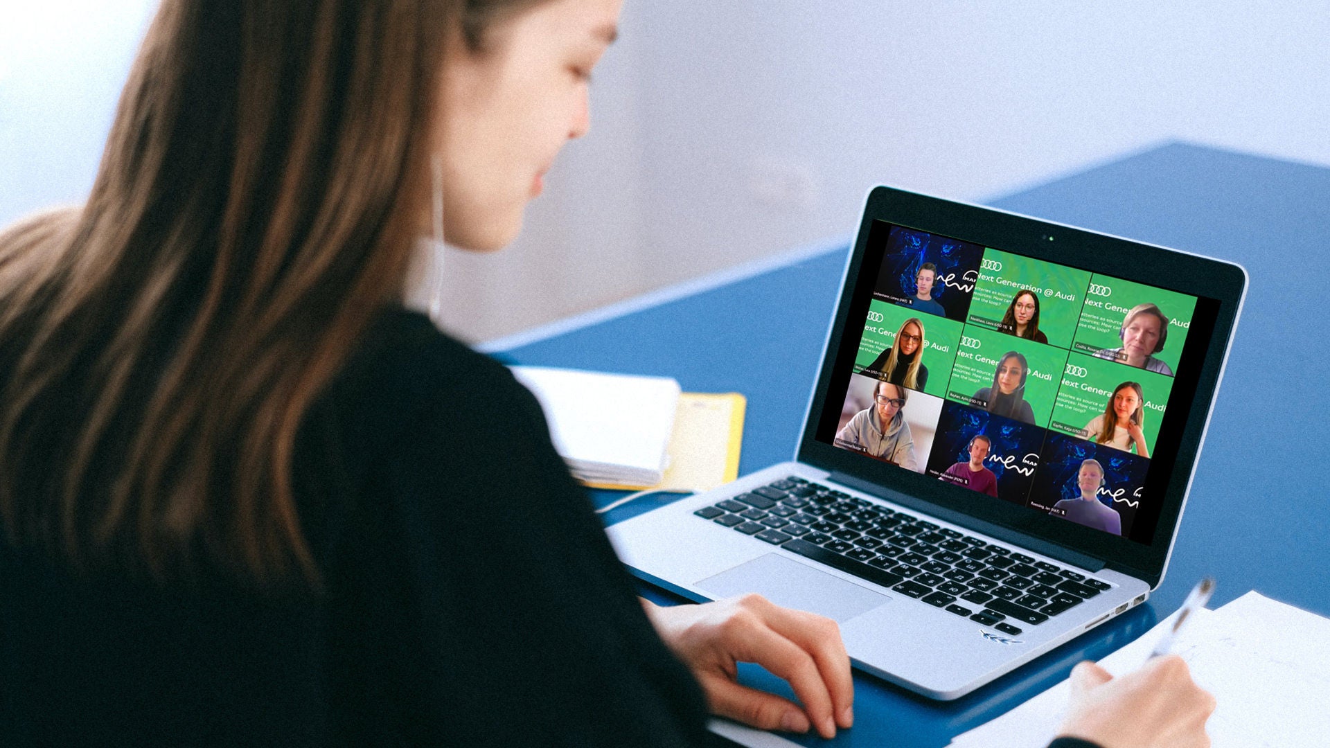 Junge Frau im Video-Call