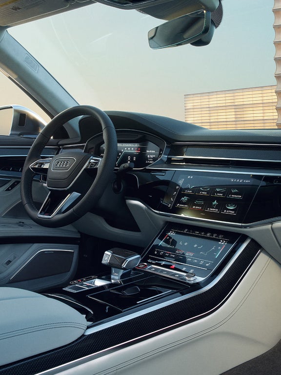 Cockpit view Audi S8 L
