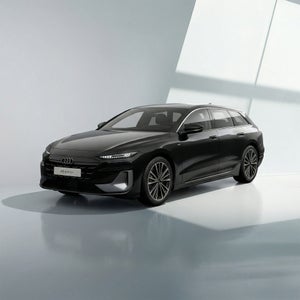 Ein schwarzer Audi A6 Avant e-tron in einem hellen Studio mit grauem Boden und weichen Lichteffekten.