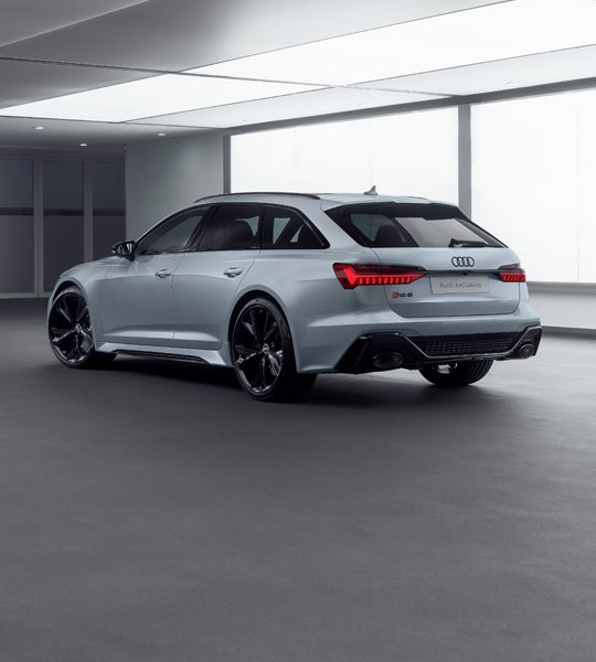 Audi RS 6 Avant Exterieur mit Pfeilgrau und mit besonderen Highlight als Matteffekt-Lackierung Audi exclusive.