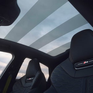 Foto del techo panorámico de cristal de los modelos Superpremium de Audi. 
