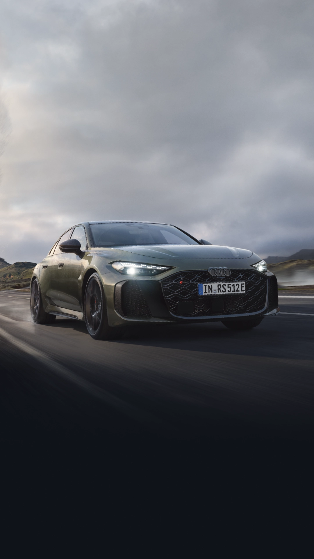 A green Audi RS 5 AvSaloonant 