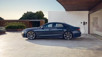 Foto de la oferta de un coche híbrido enchufable Audi A8 TFSIe de la gama Superpremium de Audi. 