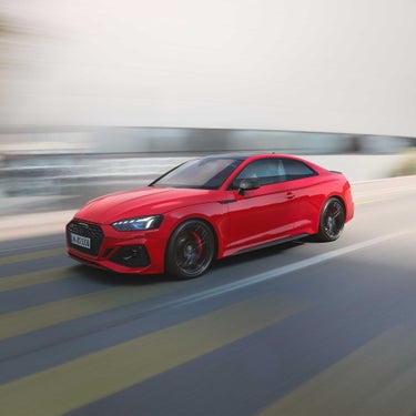Audi RS 5 Dynamic side view