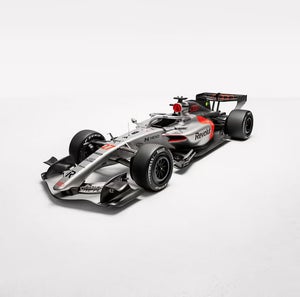 アウディ R26 を斜め前方から少し上から見た図。