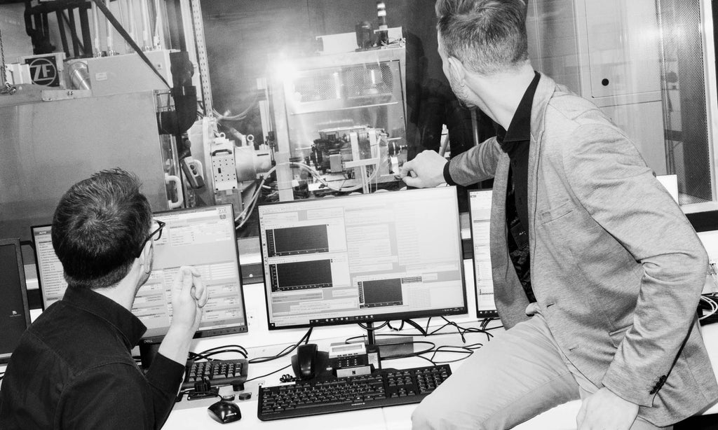 Vergleichsweise dezent wirkt der Prüfstand für batterieelektrische Antriebe. Grundsätzlich werden aber auch hier die gleichen Maßstäbe an die quattro Technologie gestellt.