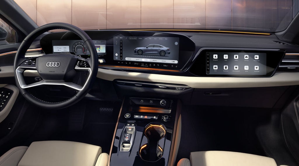 Blick von der Rückbank in das Cockpit der A5 Limousine. Zu sehen sind unter anderem die MMI Displays und das Lichtdesign mit dem Interaktionslicht am unteren Rand der Windschutzscheibe.