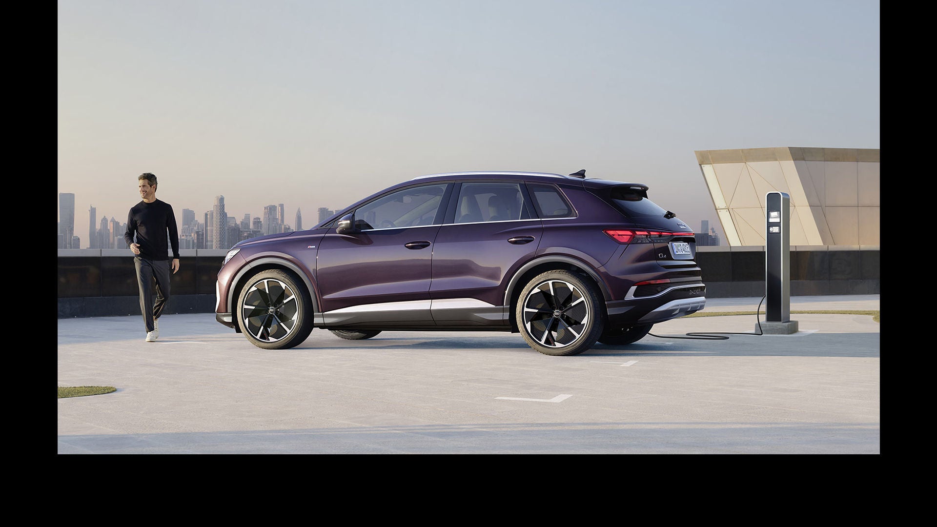 Seitenansicht des brandneuen Audi Q4 e-tron.