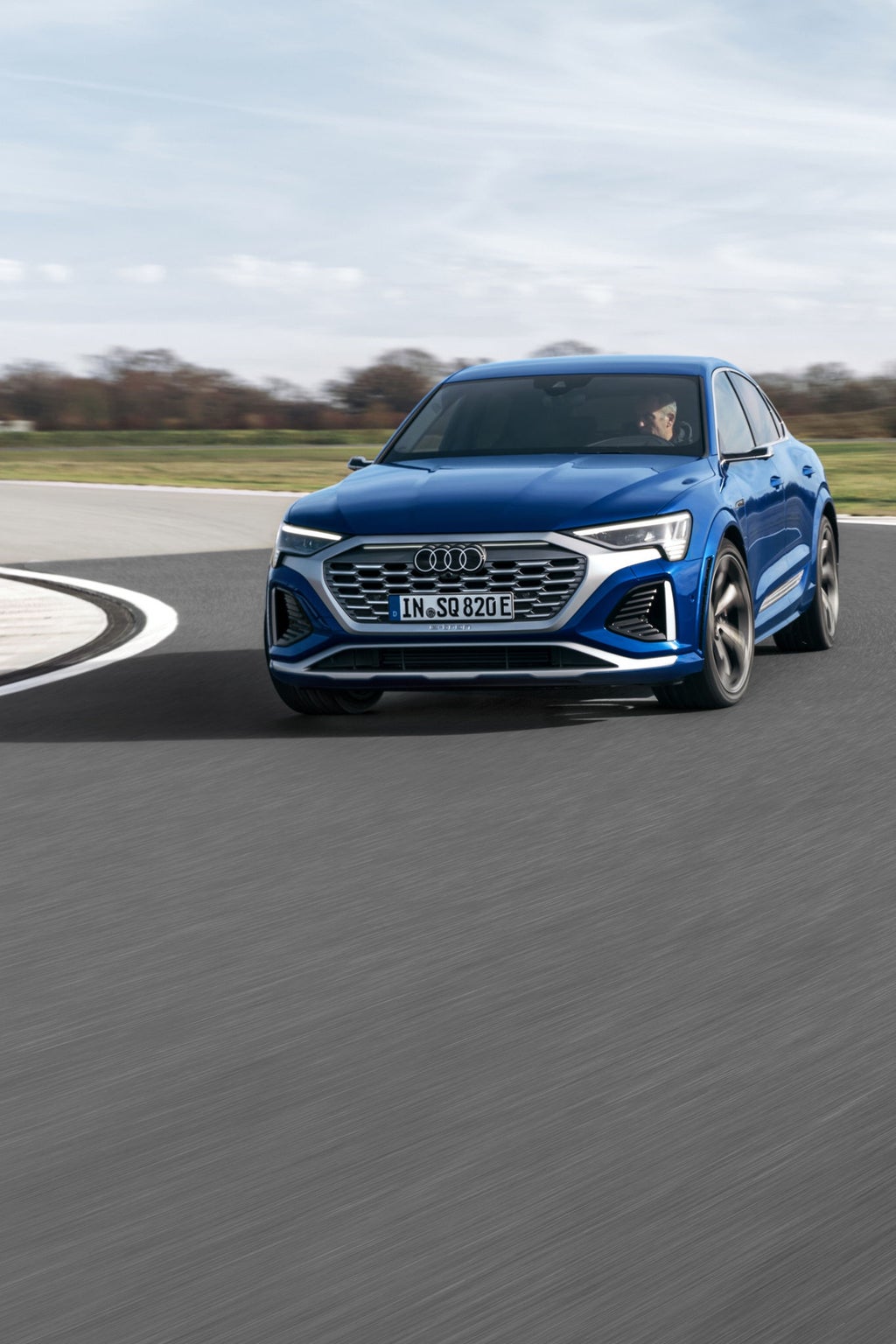 Audi SQ8 Sportback e-tron på øvingsbanen.