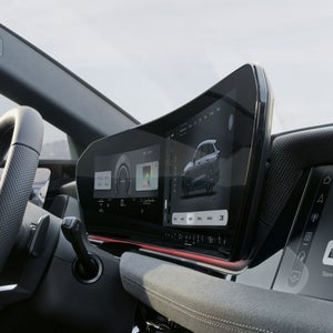 Das OLED-Panoramadisplay aus der Perspektive des Beifahrers.