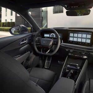 Foto del interior del Audi Q3 SUV e-hybrid híbrido enchufable.  