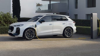 Audi Q3 SUV e-hybrid zijaanzicht