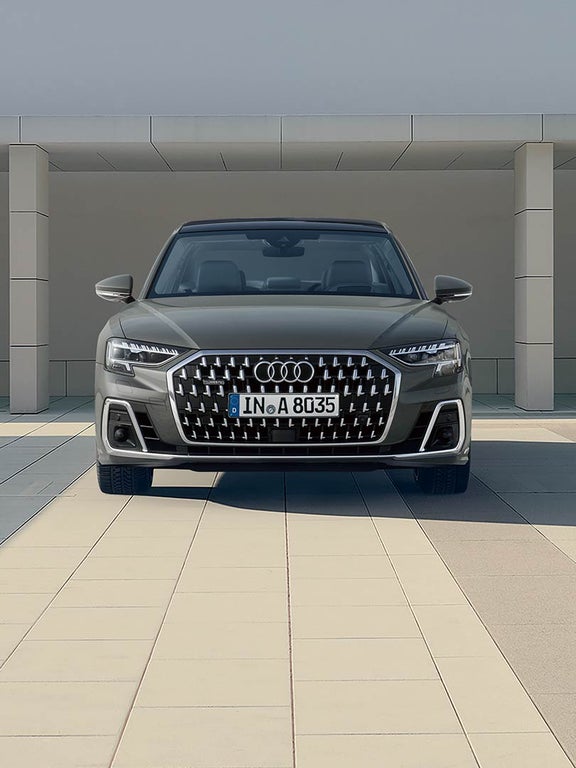 安全面にも寄与するシンボリックなシングルフレームグリル