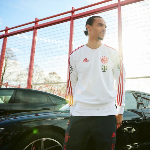 Leroy Sané waits for his new Audi