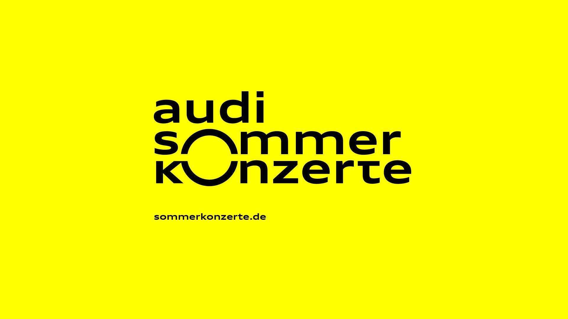 Schwarzer Schriftzug Audi Sommerkonzerte auf gelbem Hintergrund.