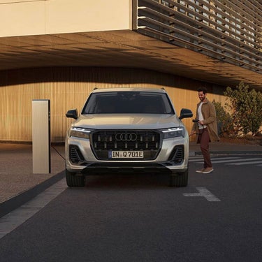 Foto de la oferta de un Audi Q7 SUV TFSIe, el SUV híbrido enchufable de siete plazas de la gama Superpremium de Audi.. 