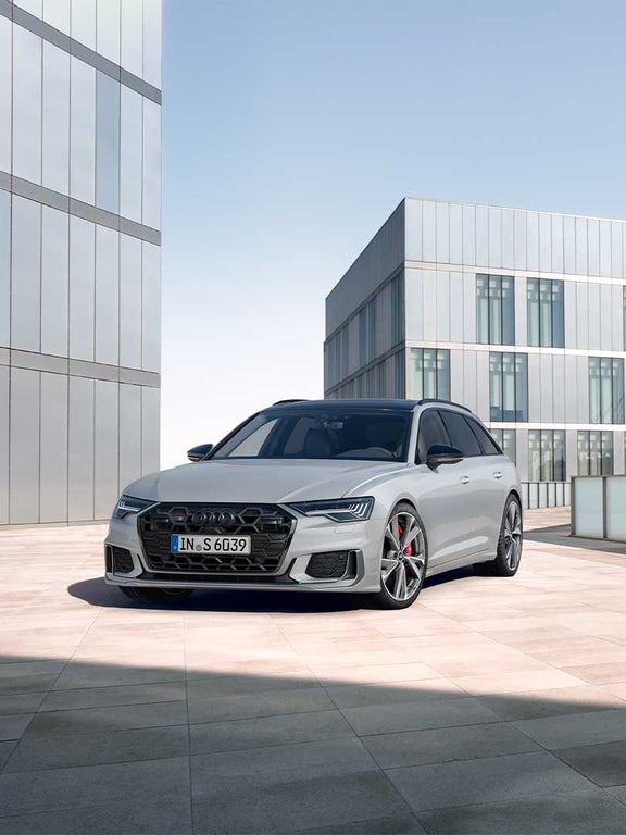 Foto del Audi S6 Avant con faros LED Matrix HD y parrilla en negro.