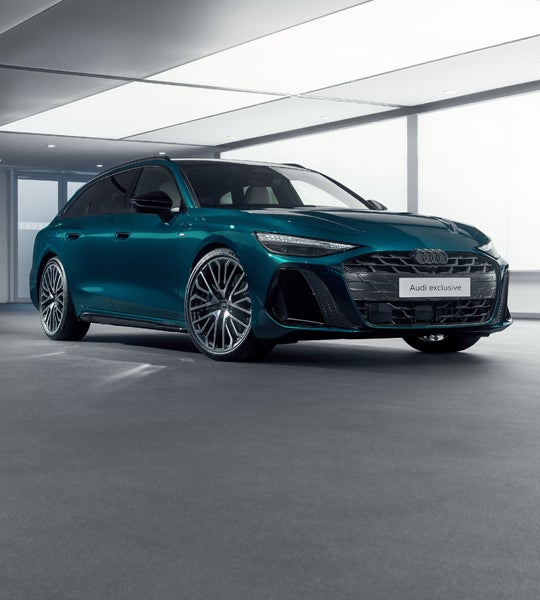 Audi A6 Avant mit einer modernen Individuallackierung Audi exclusive in glanzvollem Galaxisblau Metallic.