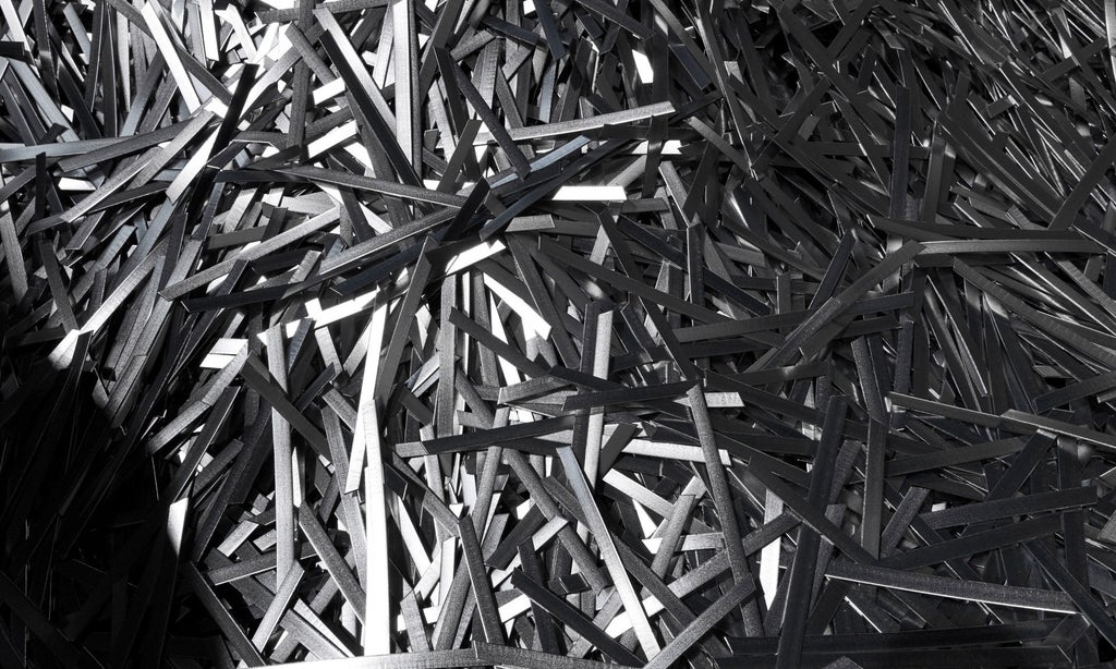 Eine große Ansammlung von klein geschnittenen Metallresten.