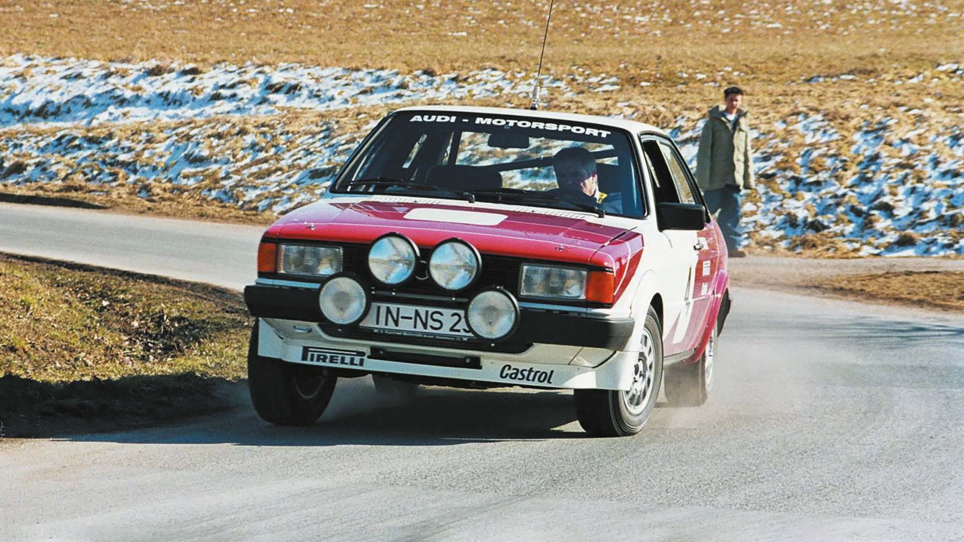 Das Foto zeigt einen für den Rallyesport entwickelten Audi 80.