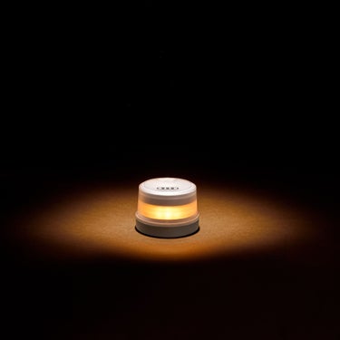 Foto de la luz de emergencia V16 de Audi y OSRAM. 