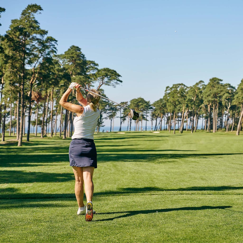 Johanna Ericsson, i vanliga fall klubbchef på Djursholms GK, slår ut på 17:e på Barsebäck.