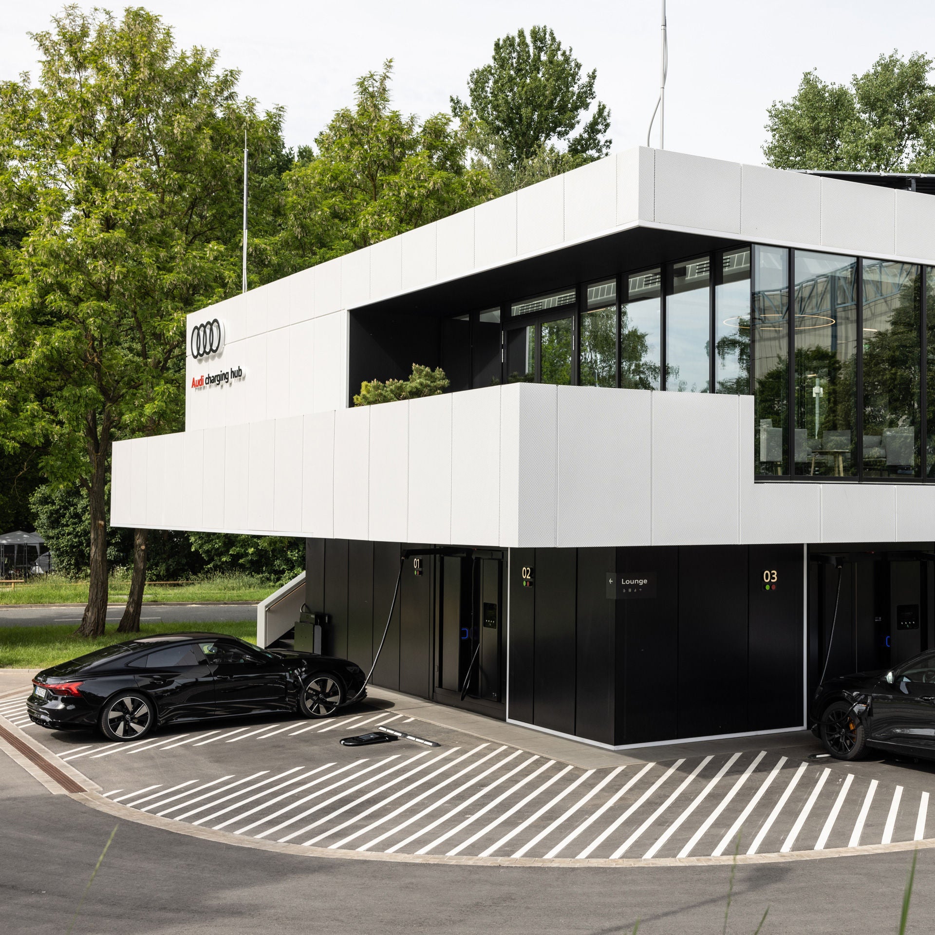 Vehicles charging at the Audi charging hub in Nuremberg.