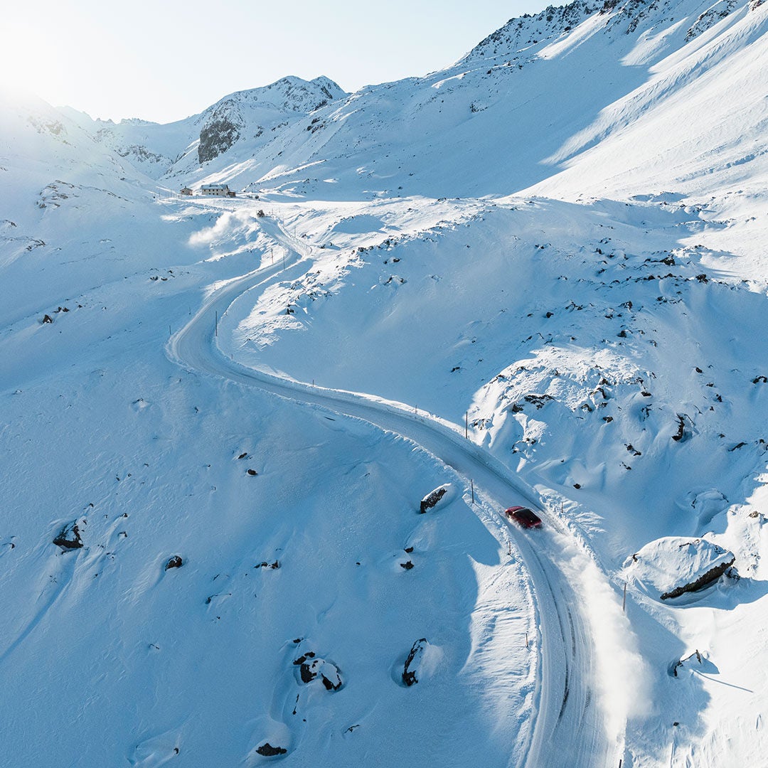 Audi RS e-tron GT performance driftet den Flüelapass hoch