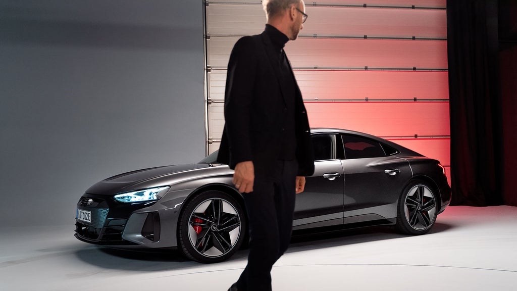 Marc Lichte bij de Audi RS e-tron GT.