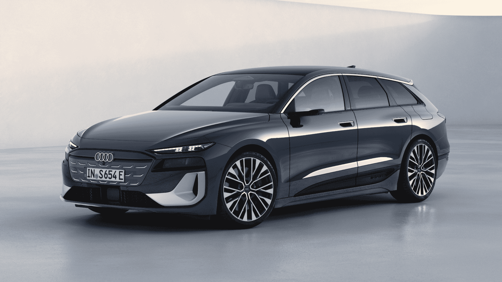 Vue latérale de l'Audi S6 Avant e-tron.