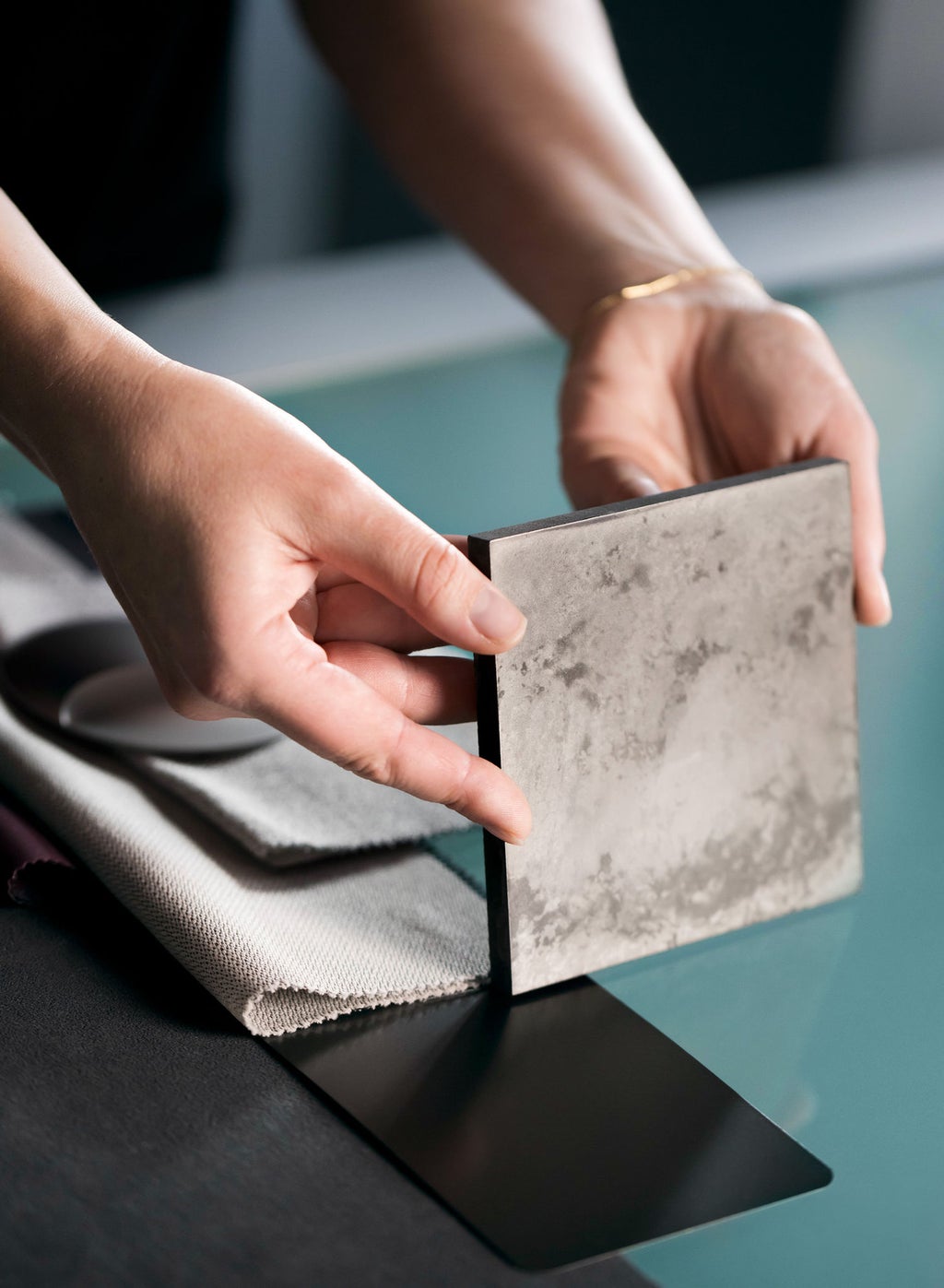 Details of the materials and trim in the Audi grandsphere concept{ft_concept-vehicle}.