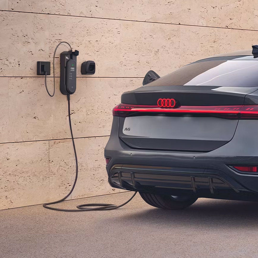 Foto de la carga eléctrica en casa y las ventajas de Audi Home Charging. 